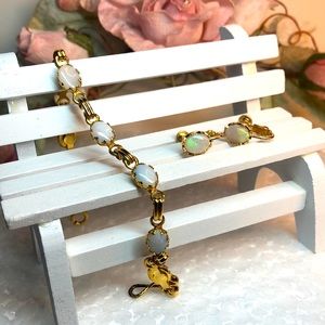 🍭VNTG🍭 Opal Fleur De Lis Bezel Set White Opal Bracelet & Earrings